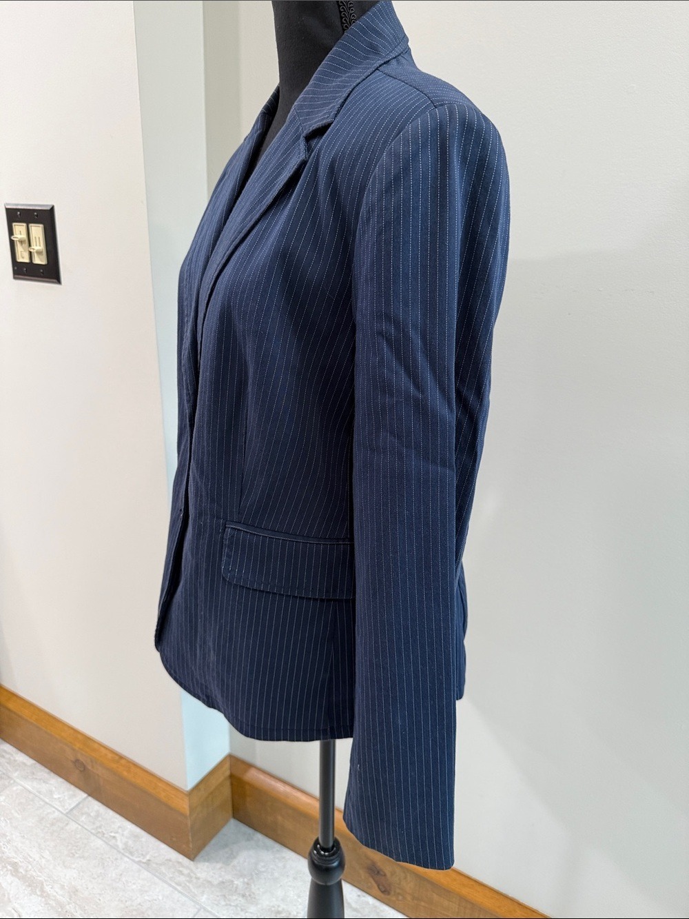 Tommy Hilfiger Women’s Navy and white pinstripe Blazer Jacket size 12 - Picture 2 of 7